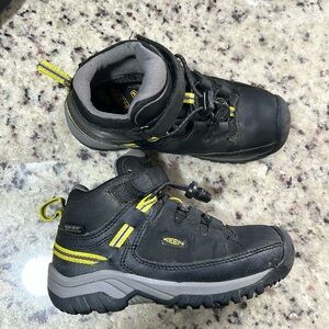 KEEN hiking boots